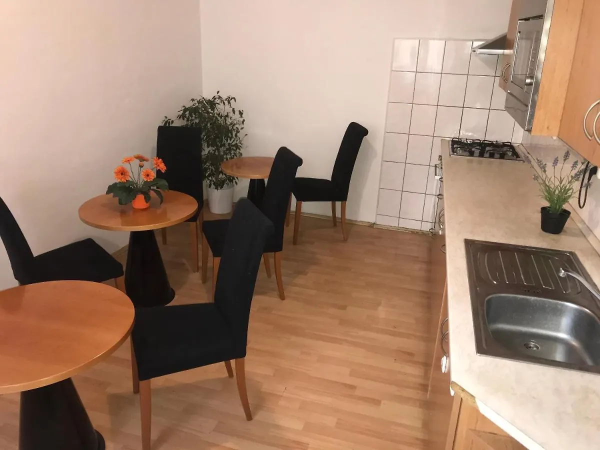 All Seasons Hostel Prag Çek Cumhuriyeti